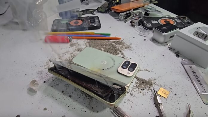 Celular dobrável do Google pega fogo em teste de durabilidade