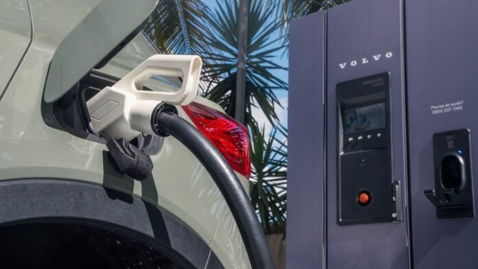 ABVE: carros elétricos não têm mais risco de fogo que os a combustão