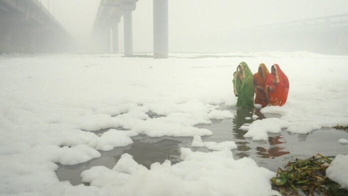 Documentário exibe poluição impressionante na Índia