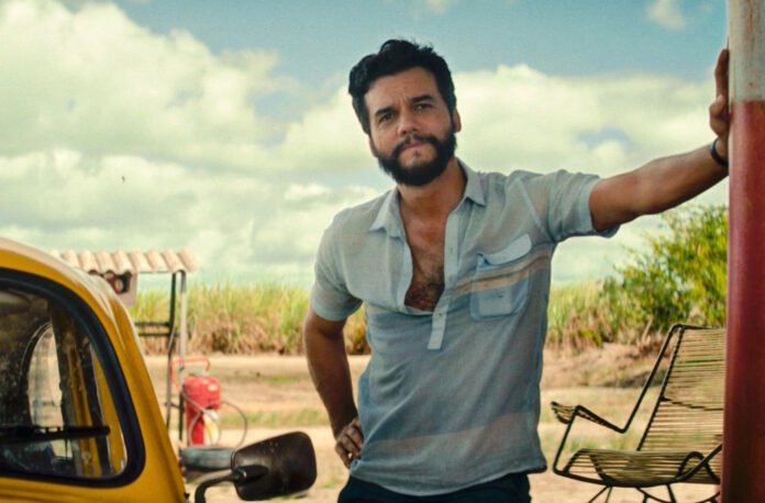 Wagner Moura ganha prêmio em Chicago e mira Oscar Wagner Moura ganha prêmio em Chicago e mira Oscar