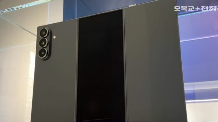 Samsung Galaxy Z TriFold é revelado em detalhes e impressiona