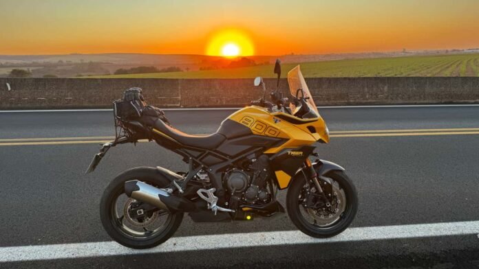 Triumph Tiger Sport 800 2025: equilíbrio entre conforto e