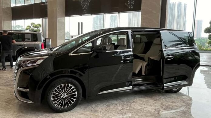 Denza D9: van de luxo da BYD chega em 2026