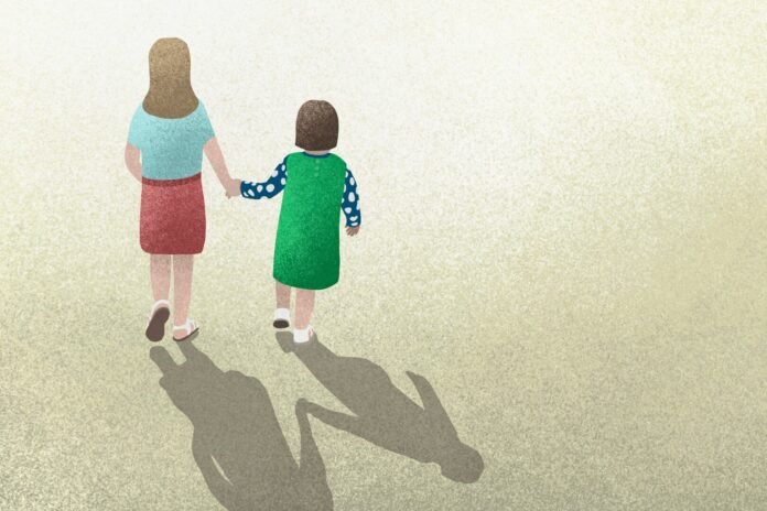 Relações na infância moldam estilo de apego adulto, diz estudo