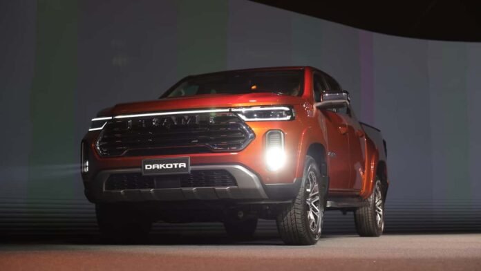 Ram exibe mais da Dakota e terá 3500 rodado duplo Ram exibe mais da Dakota e terá 3500 rodado duplo