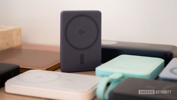 Testei bancos de energia Qi2 e só um é ideal para Pixel 10