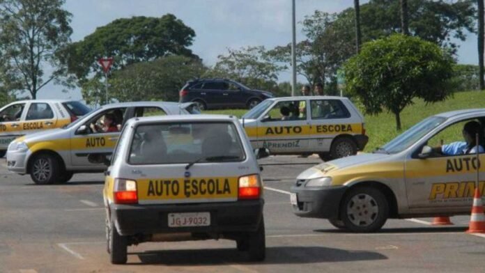 CNH sem autoescola tem app e renovação automática