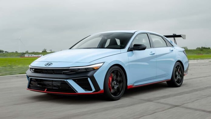 Hyundai traz novo Elantra ao Brasil de forma diferente Hyundai traz novo Elantra ao Brasil de forma diferente